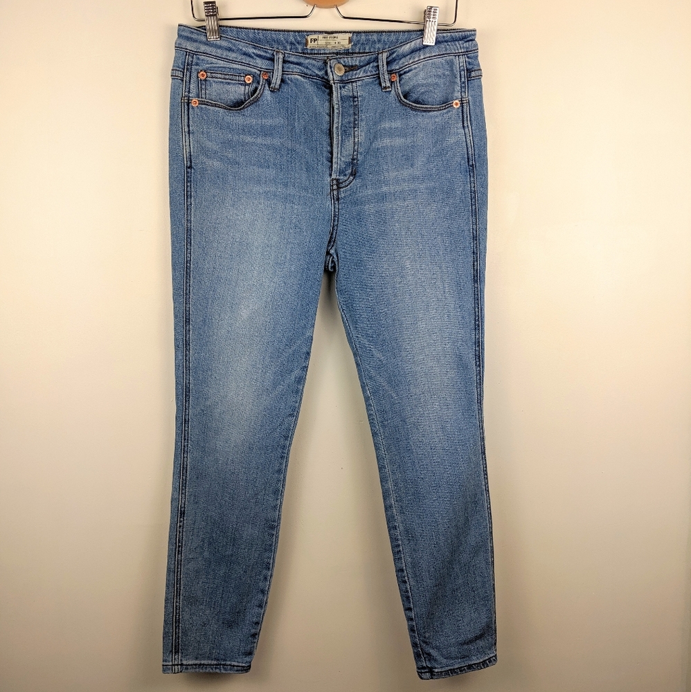 FREE PEOPLE Light Wash High Waisted Jeans